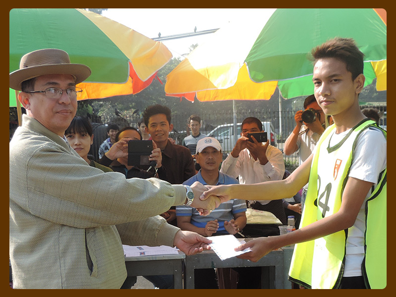'2015 YGN Walking 01