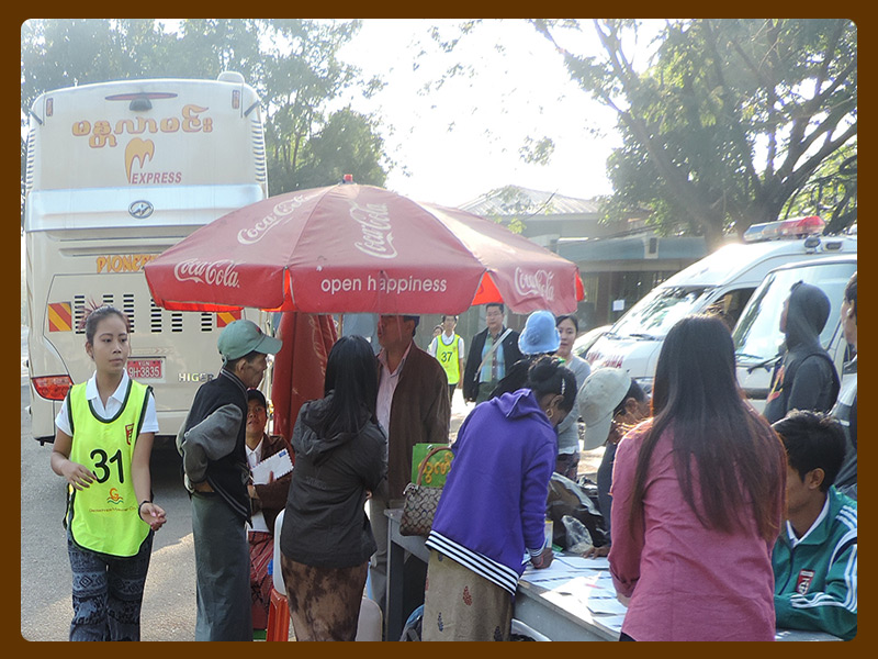 '2014 YGN Walking 01