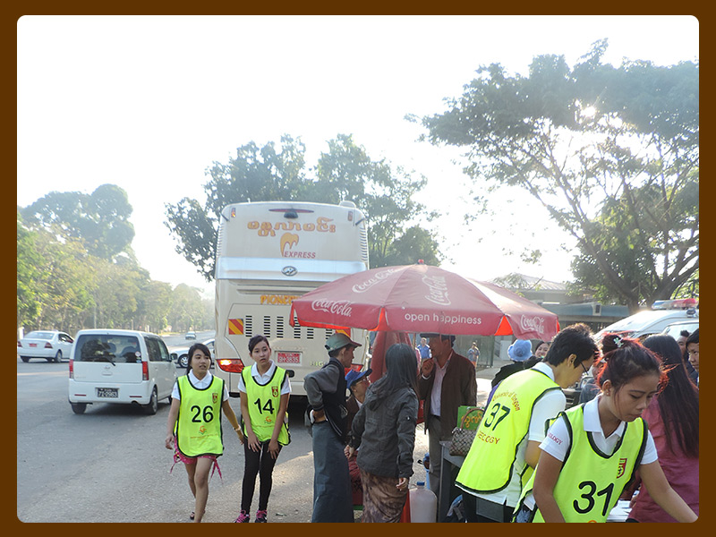 '2014 YGN Walking 02
