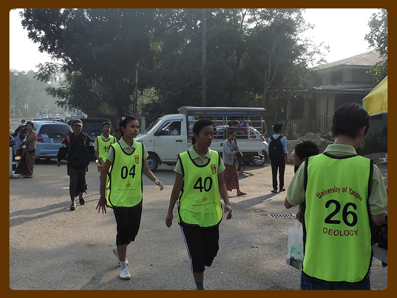 '2015 YGN Walking 03