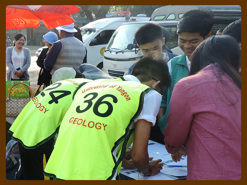 '2014 YGN Walking 03