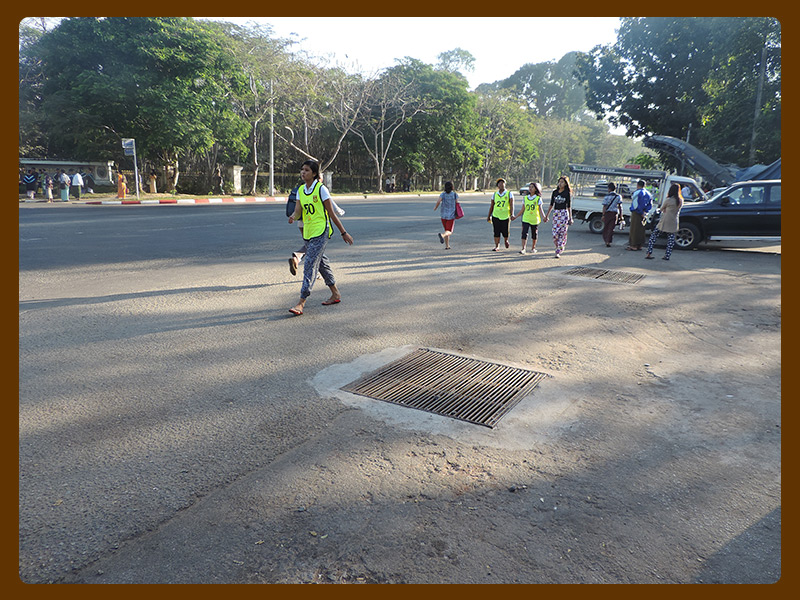 '2014 YGN Walking 04